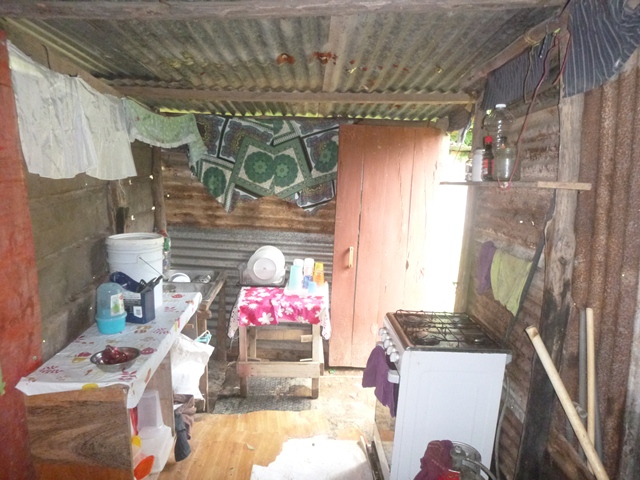 Ayudarán a madre soltera que vive en una casa de zinc en Parita –  Ministerio de Vivienda y Ordenamiento Territorial